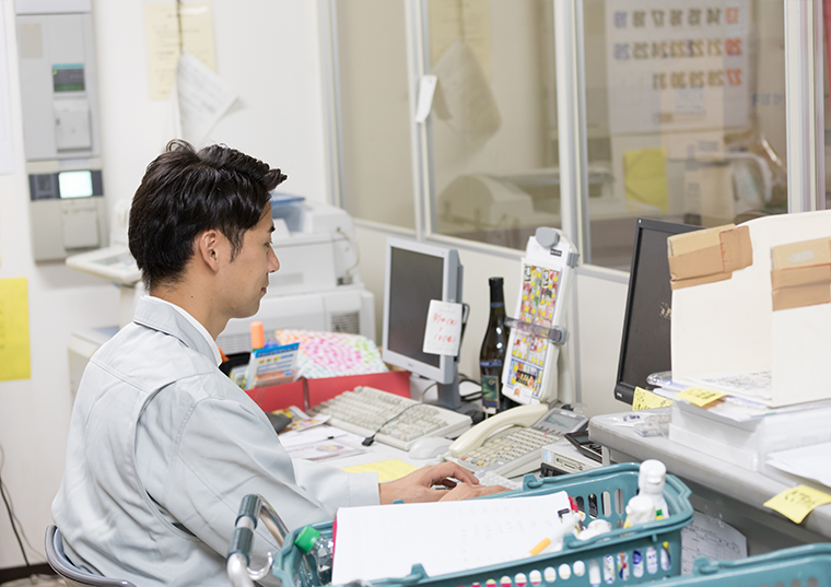 狭いほど煩雑になりがちな事務室